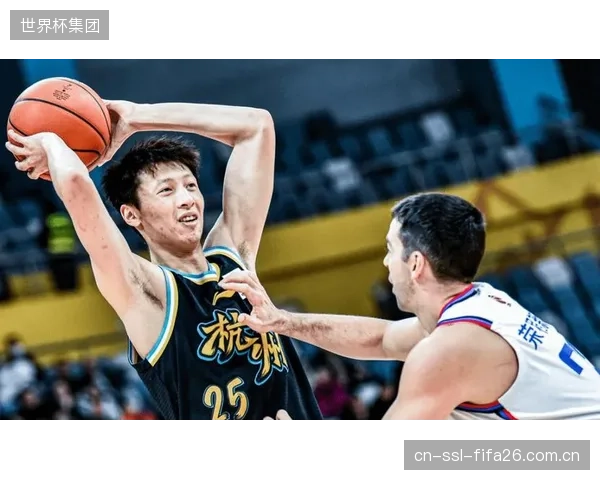 广厦已表态不续约赵岩昊，昔日顶级射手因伤病或需接受降薪寻求新机会。